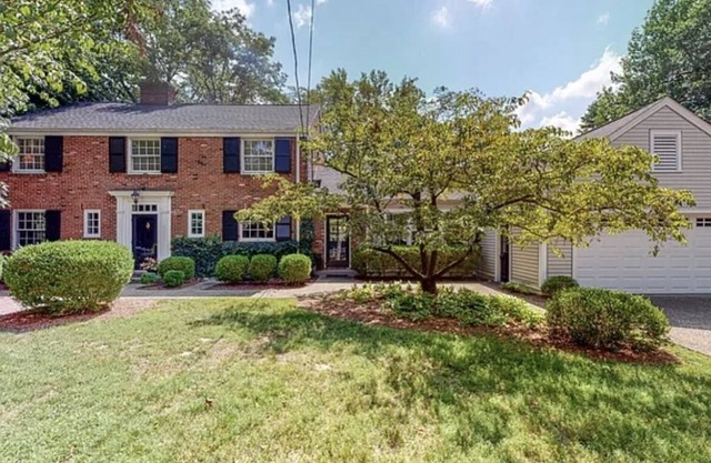 Beautiful Derby, PGA, and Holiday Large Louisville home!