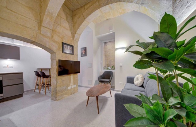 Beautiful, designer 2BR home in heart of Valletta