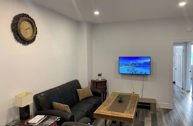 Beautiful Entire apartment with 2 bedrooms/2 balconies with parking