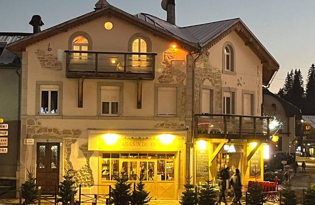 Beautiful F2 in the heart of the village