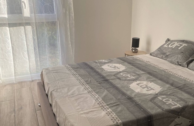Beautiful F2 is completely renovated and fully equipped