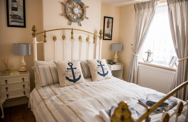 Beautiful, family friendly Cottage with sea views of Chesil Beach