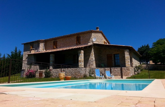Beautiful farmhouse in Provence with private pool ideal for families