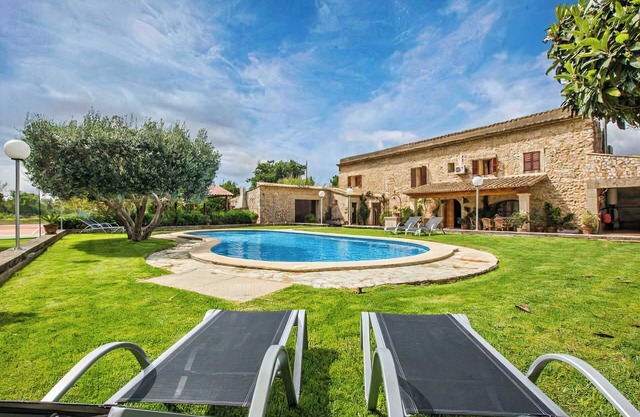 Beautiful Finca Ca S'Homo in Tranquil Village
