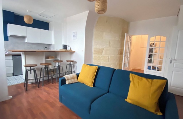 Beautiful flat in a historic building near the Allées de Tourny
