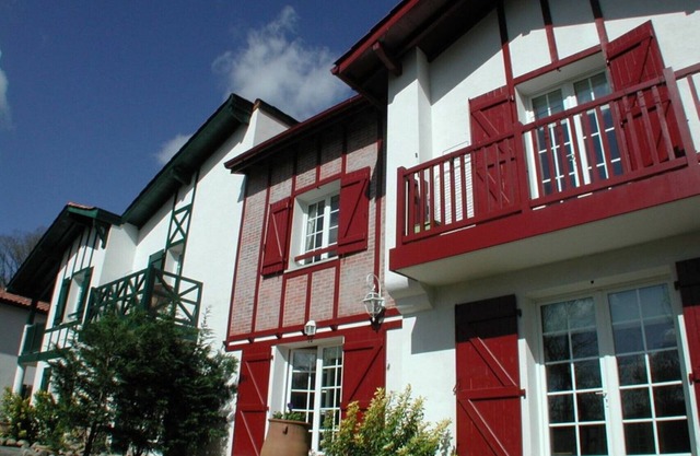 Beautiful typical Basque house in residence with swimming pool