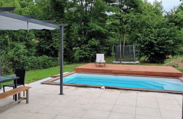 Beautiful villa with swimming pool and wooded garden 20 minutes from the beach