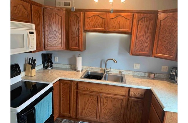 Beautiful Fully Furnished 2 Bedroom House & Garage