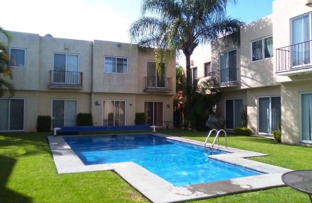 Beautiful Furnished House, Heated, With Terrace And Pool!