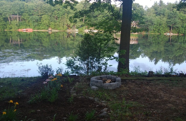Beautiful Getaway - Right on the Lake-Close to Skiing