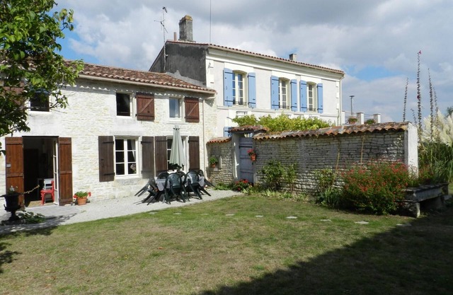 Beautiful Gite with pool and jacuzzi 6 pers 3 bedrooms