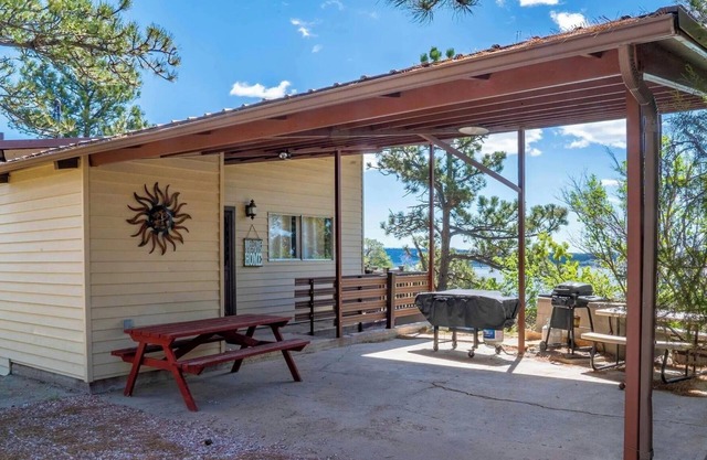 Beautiful Glendo Lake Cabin, Located with an AMAZING view of Glendo Lake Wyoming