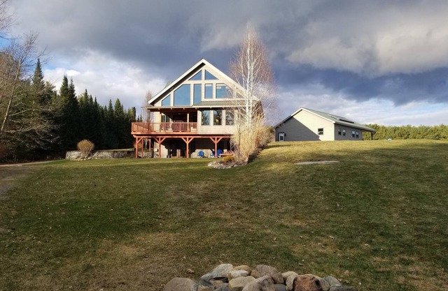 Beautiful Great Sacandaga Lake home with beach, dock and all amenities!
