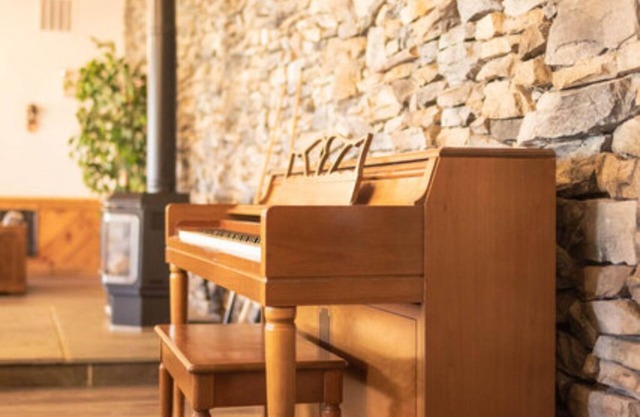 Beautiful Hartman Lodge