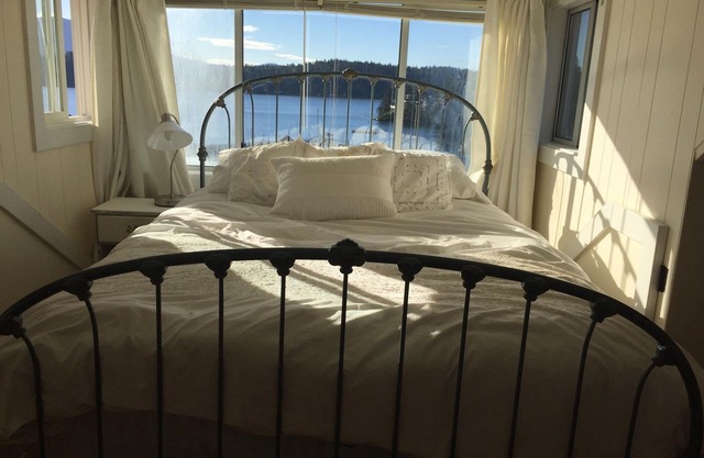 Beautiful heritage cottage in the heart of lower Gibsons