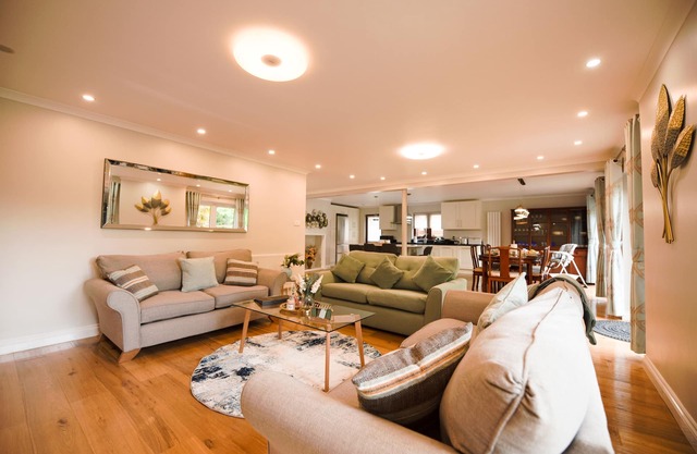 Beautiful Holiday Home with Cinema Room & Garden