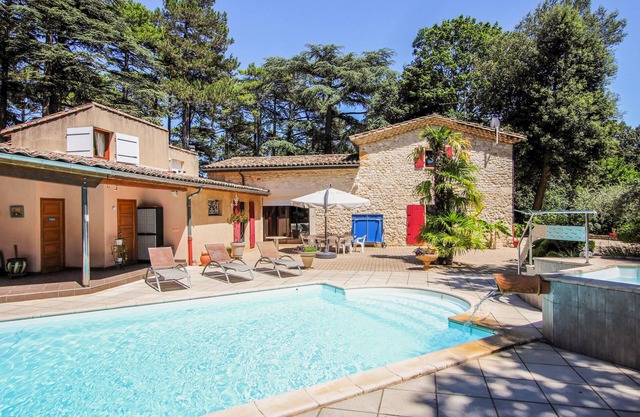 Beautiful home in Saulce sur Rhône