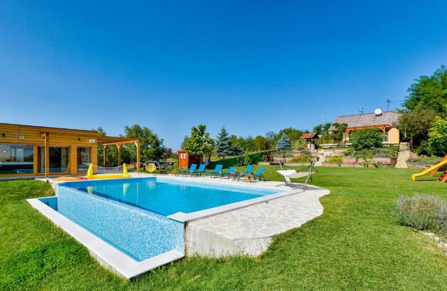 Beautiful Home In Dragoslavec With 3 Bedrooms, Sauna And Outdoor Swimming Pool