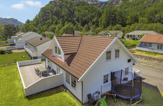 Beautiful home in åna-sira with WiFi