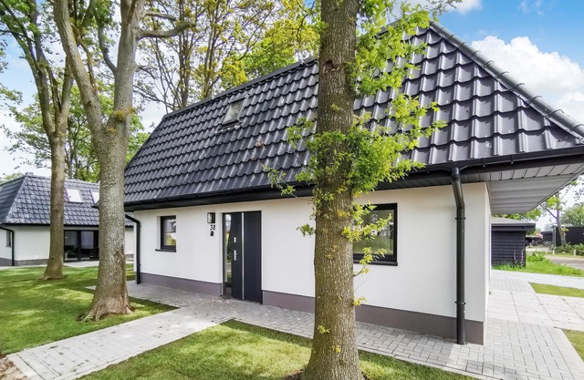 Beautiful home in Den Oever with WiFi