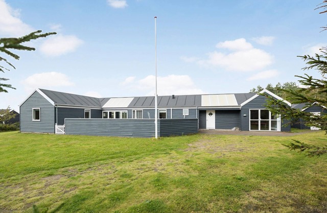 Beautiful home in Farsø with WiFi