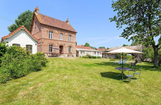 Beautiful home in Fressin with kitchen