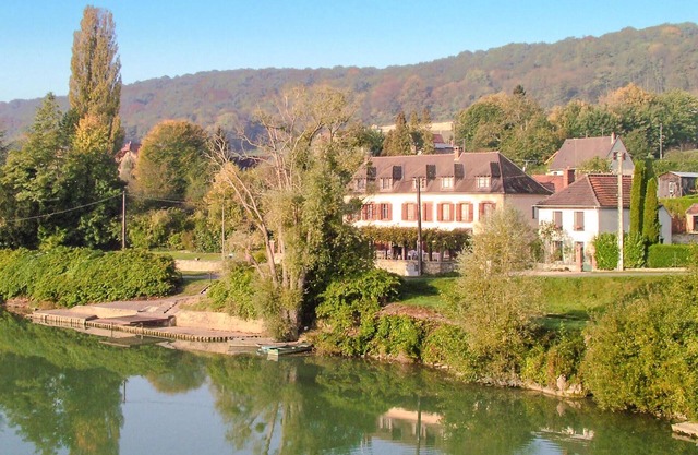 Beautiful home in Jaulgonne with WiFi