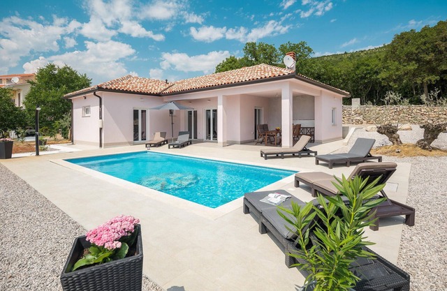 Beautiful home in Koromacno with WiFi