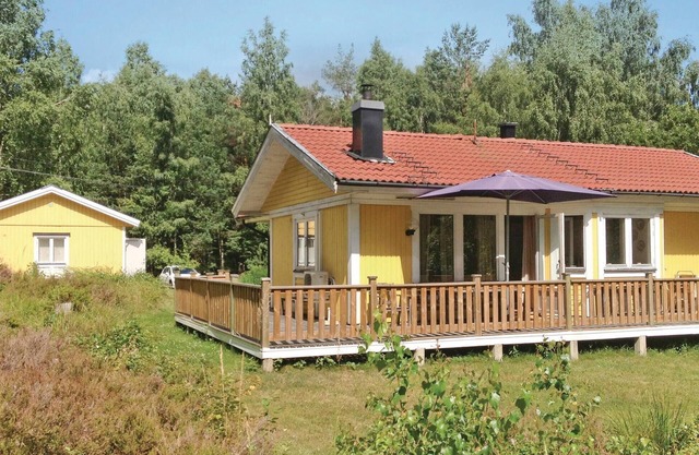 Beautiful home in Ljusterö with kitchen