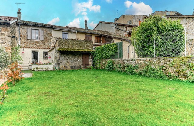 Beautiful home in Pélussin with kitchen