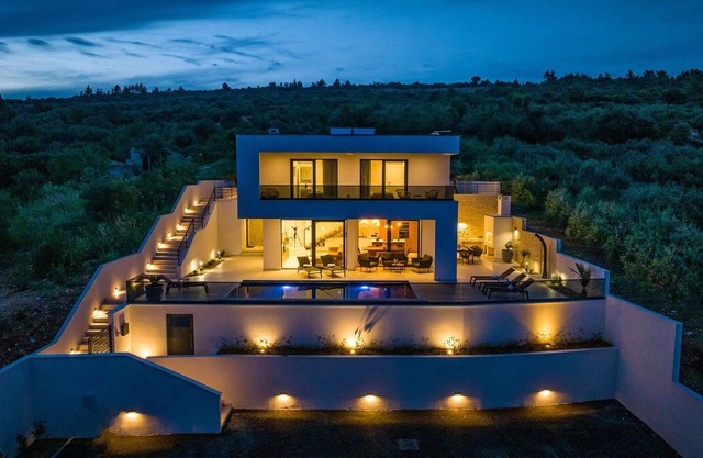 Beautiful home in Posedarje with WiFi