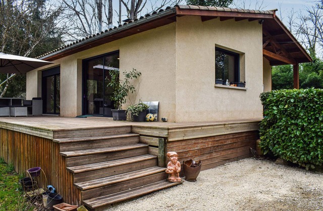 Beautiful home in Pradines with kitchen