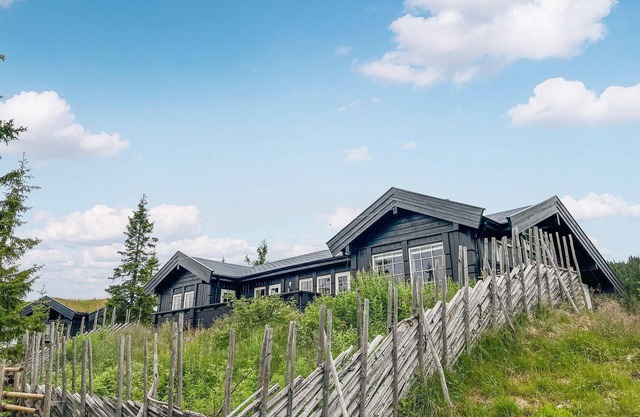 Beautiful home in Sjusjøen with sauna