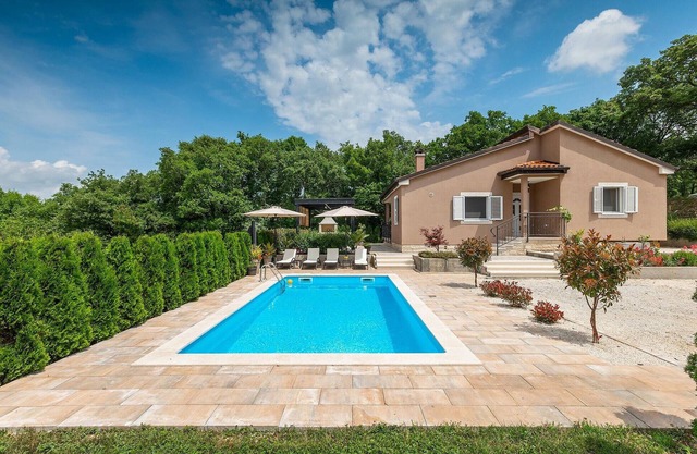 Beautiful home in Tinjan