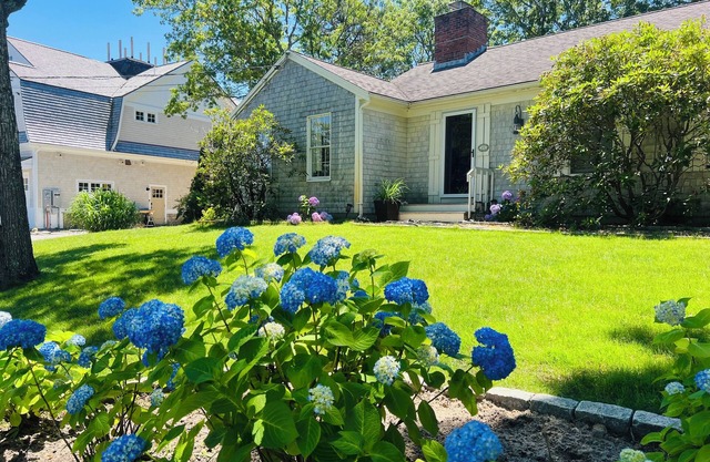 Beautiful home! Steps to Popponesset beach!
