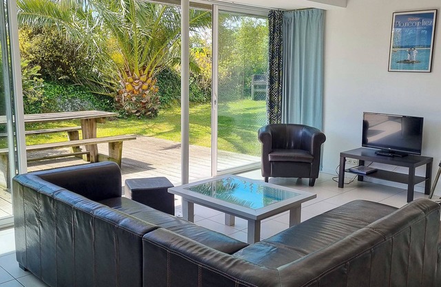 BEAUTIFUL HOUSE 100 METRES FROM THE BEACH WITH HEATED INDOOR POOL