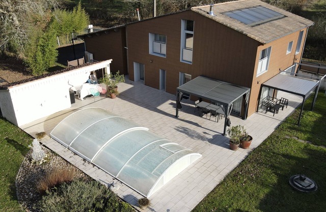 Beautiful house 170 m2, heated and covered swimming pool, jacuzzi, classified 4 stars.