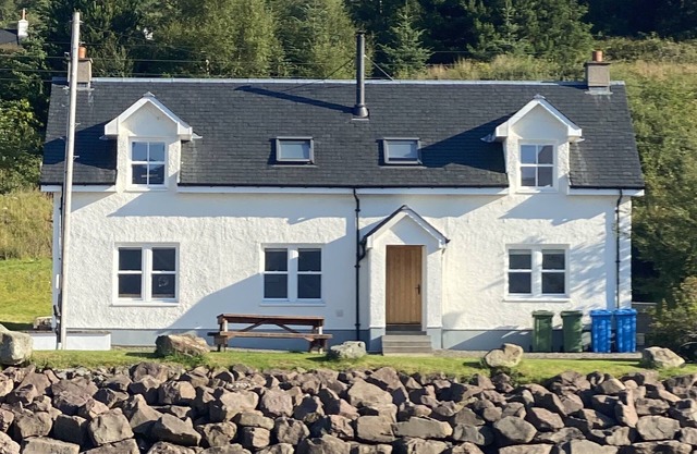 Beautiful House in Scottish Highlands with mountains and sea view