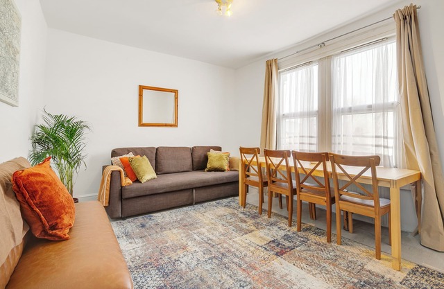 Beautiful House in North London with Parking