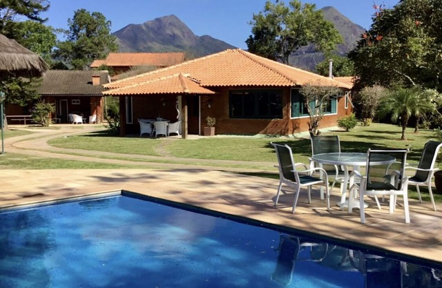 Beautiful house in the mountains with pool and barbecue Itaipava/Petrópolis