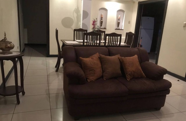 Beautiful house , master bedroom with jacuzzi, walking in closed, great view balcony of mountain and neighborhood and sunsets