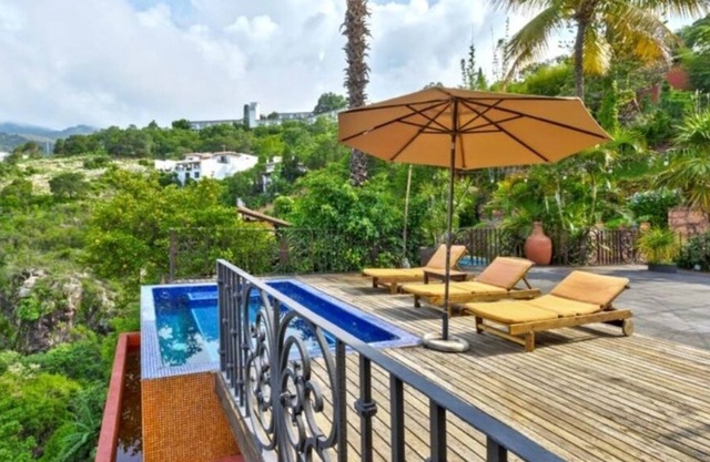 Beautiful house with pool and view of Taxco
