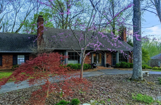 Beautiful Hunting Creek Neighborhood Derby Rental, sleeps 12 ppl