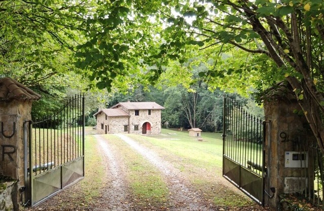 Beautiful independent stone houses absolute peace and beautiful surroundings. beaches