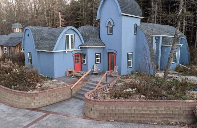 Beautiful innovative masonry with arches and domes. Pet-Friendly!