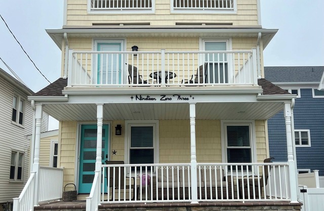 Beautiful Interior-10 houses to Beach- 3 porches