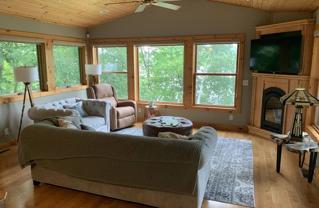 Beautiful Lake Front Wisconsin Cabin!