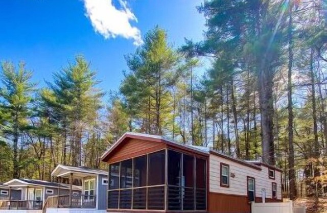 Beautiful Lake George Cottage