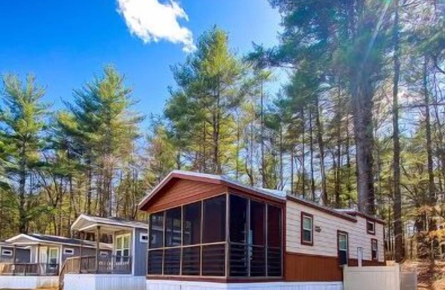 Beautiful Lake George Cottage