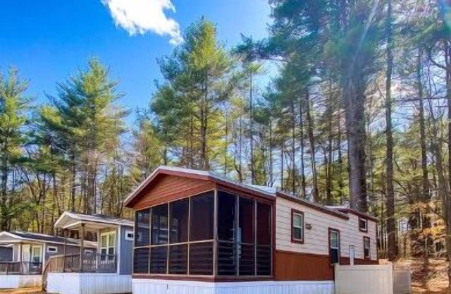Beautiful Lake George Cottage